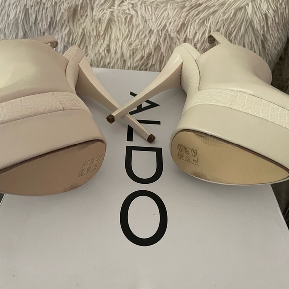 New Never Worn Gorgeous High Heels - Picture 3 of 5